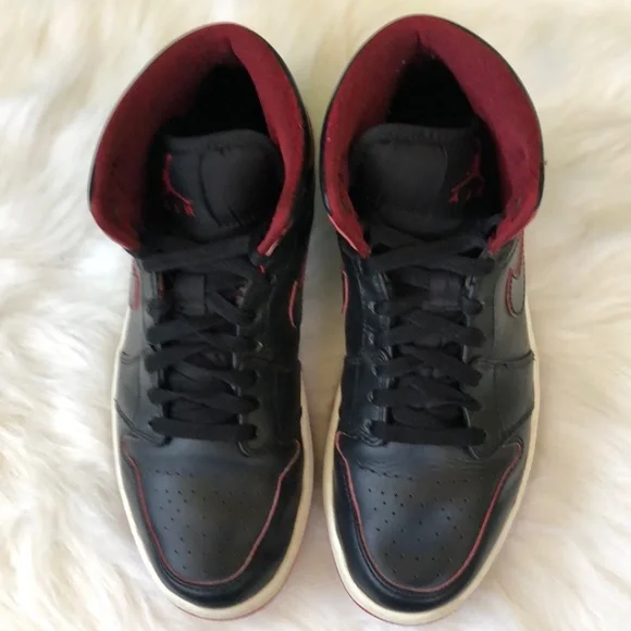 Air Jordan 1 Mid Retro  display picture 3